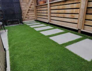 Entrée Extérieure avec gazon synthétique Jasper