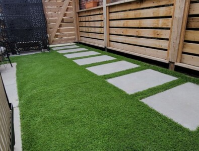 Entrée Extérieure avec gazon synthétique Jasper