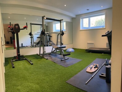 Gazon synthétique pour gym au sous-sol